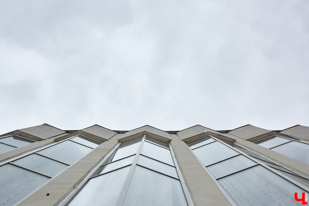 Как в совмоде сочетаются одновременно функциональность и воздушность? «Ключ-Медиа» попробовал разобраться, составив обзор владимирских зданий в стиле советского модернизма по мотивам лекции члена Союза архитекторов России Людмилы Басмановой.