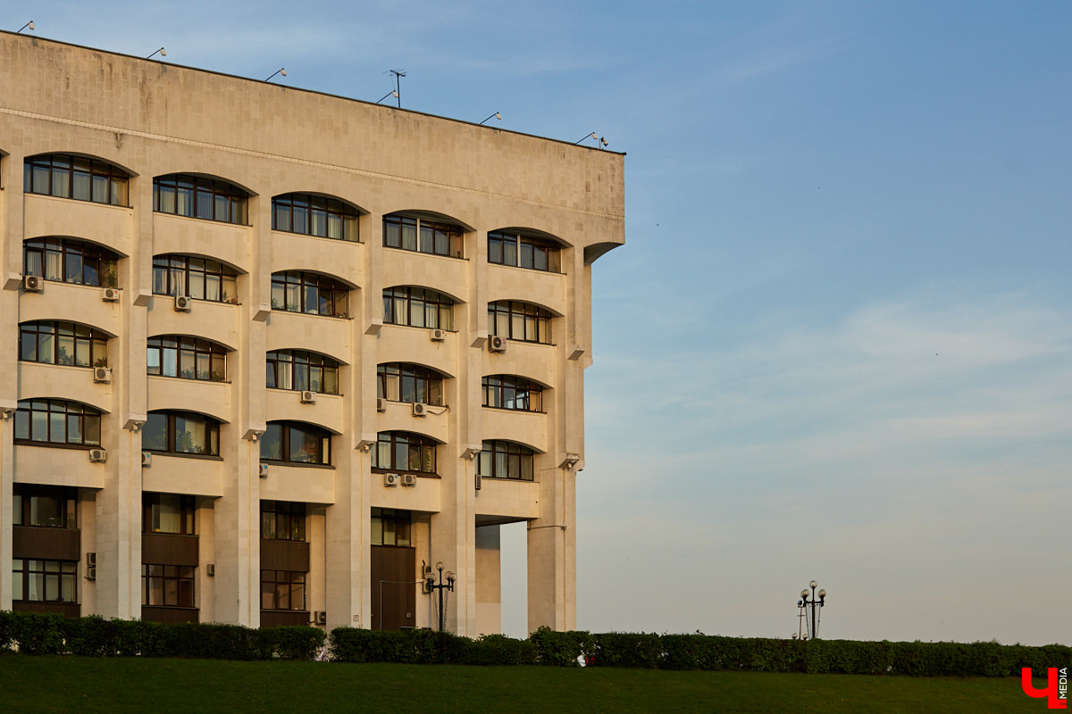 Как в совмоде сочетаются одновременно функциональность и воздушность? «Ключ-Медиа» попробовал разобраться, составив обзор владимирских зданий в стиле советского модернизма по мотивам лекции члена Союза архитекторов России Людмилы Басмановой.