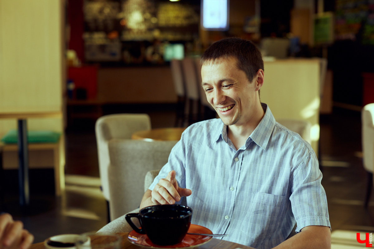 История банкира Дмитрия Трифонова, который мечтает уйти с работы и целиком посвятить себя писательскому делу. Недавно он уже выпустил 2 книги, которые писал целых 5 лет.