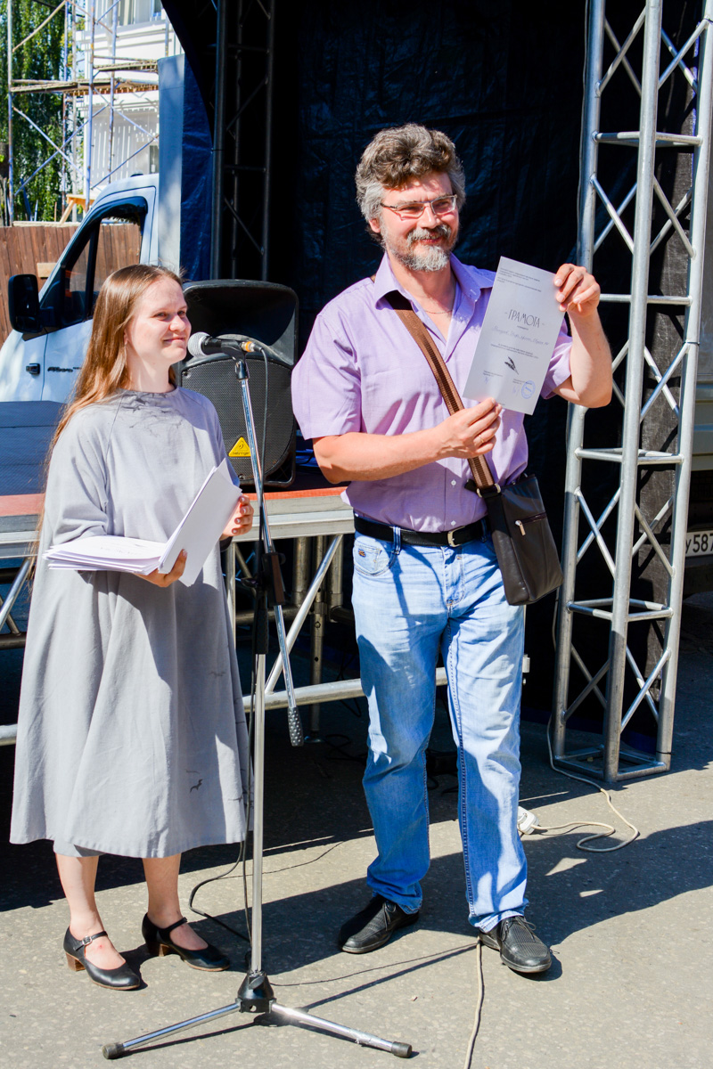 Веретена, прялки, ручной ткацкий стан — сегодня не музейные экспонаты, а модный тренд и новое прочтение занятий наших бабушек. Предлагаем вам отправиться в неспешное путешествие по эпохам и странам первого международного «ПряхаФеста» во Владимире.