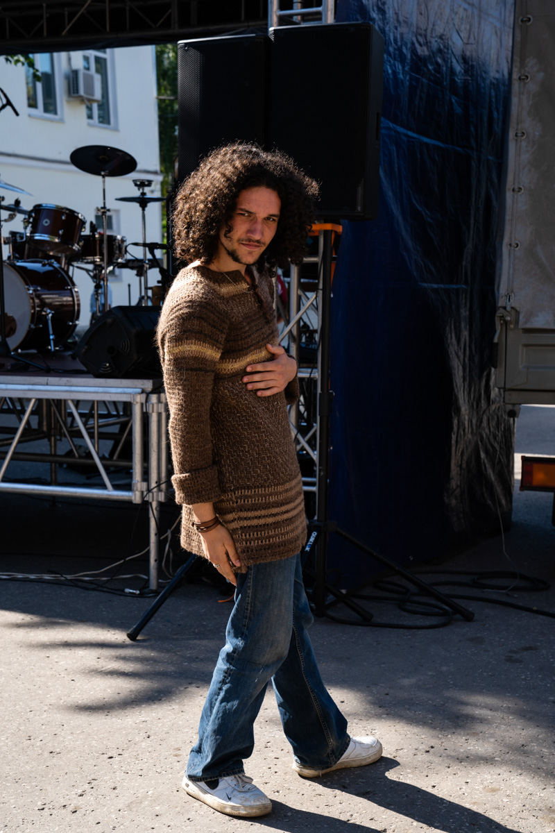 Веретена, прялки, ручной ткацкий стан — сегодня не музейные экспонаты, а модный тренд и новое прочтение занятий наших бабушек. Предлагаем вам отправиться в неспешное путешествие по эпохам и странам первого международного «ПряхаФеста» во Владимире.