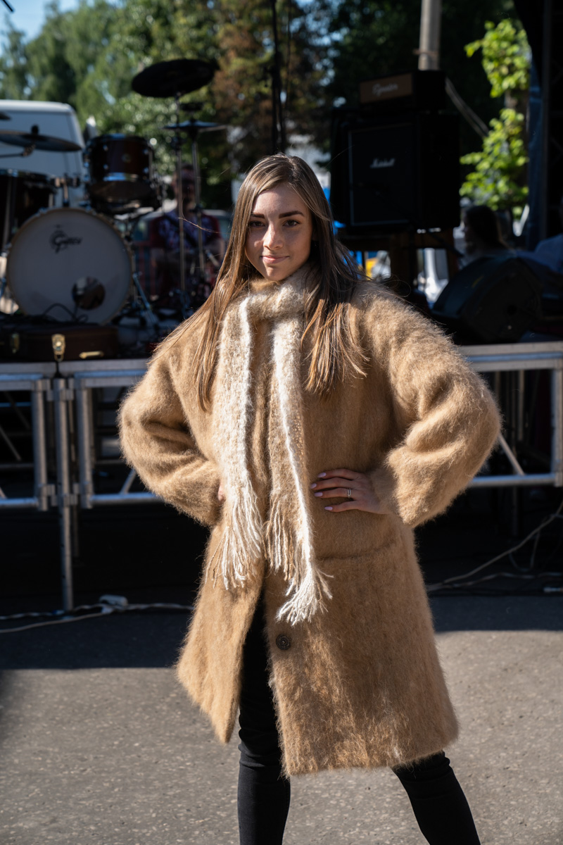 Веретена, прялки, ручной ткацкий стан — сегодня не музейные экспонаты, а модный тренд и новое прочтение занятий наших бабушек. Предлагаем вам отправиться в неспешное путешествие по эпохам и странам первого международного «ПряхаФеста» во Владимире.