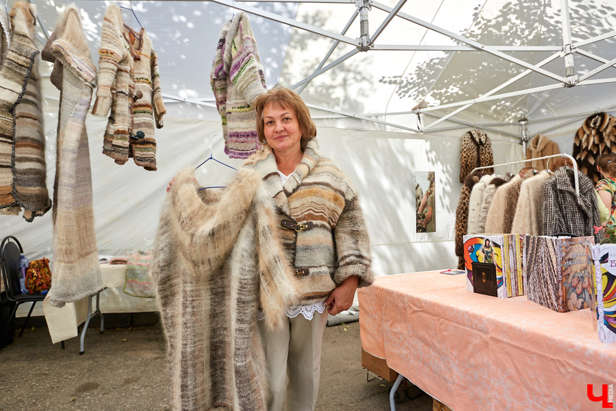 Веретена, прялки, ручной ткацкий стан — сегодня не музейные экспонаты, а модный тренд и новое прочтение занятий наших бабушек. Предлагаем вам отправиться в неспешное путешествие по эпохам и странам первого международного «ПряхаФеста» во Владимире.