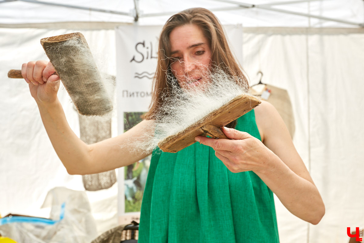 Веретена, прялки, ручной ткацкий стан — сегодня не музейные экспонаты, а модный тренд и новое прочтение занятий наших бабушек. Предлагаем вам отправиться в неспешное путешествие по эпохам и странам первого международного «ПряхаФеста» во Владимире.