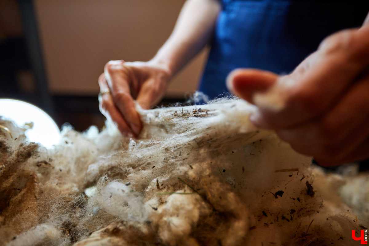 Веретена, прялки, ручной ткацкий стан — сегодня не музейные экспонаты, а модный тренд и новое прочтение занятий наших бабушек. Предлагаем вам отправиться в неспешное путешествие по эпохам и странам первого международного «ПряхаФеста» во Владимире.