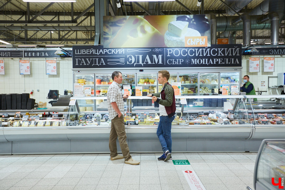 Знаток молока Максим Емелин из ковровского СХП «Муравия» приготовил классическую грузинскую сырную лепешку ачарули.