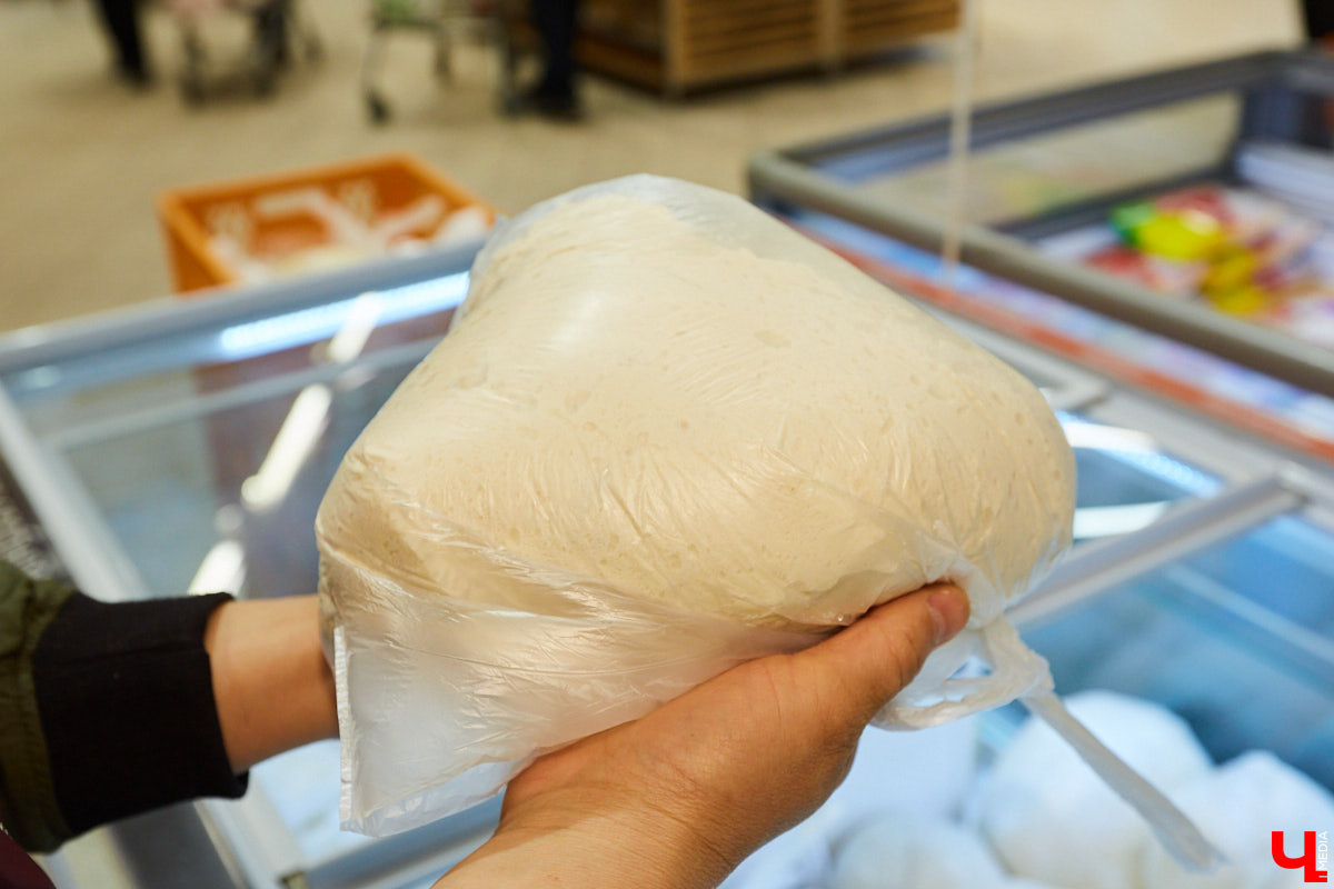 Знаток молока Максим Емелин из ковровского СХП «Муравия» приготовил классическую грузинскую сырную лепешку ачарули.