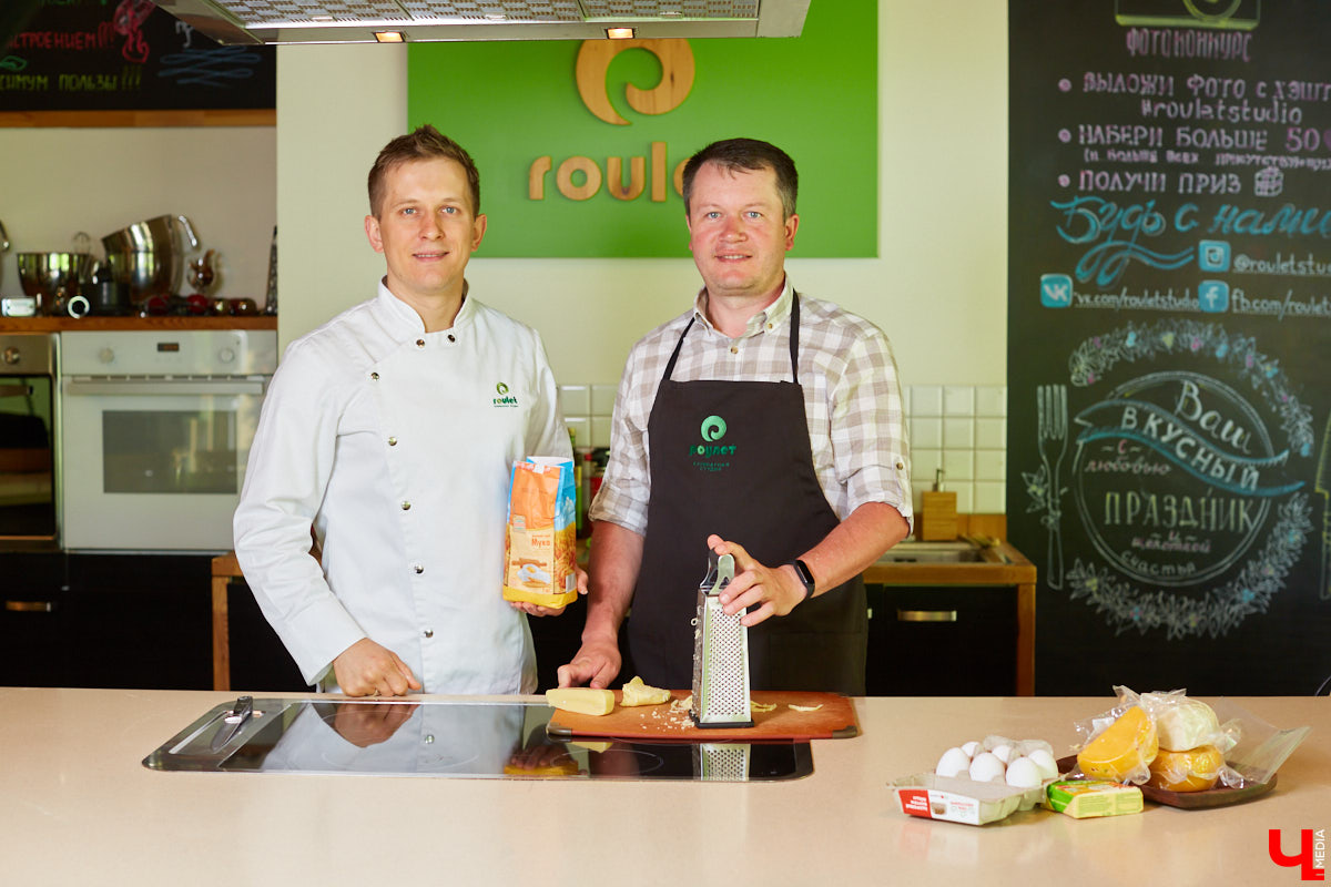 Знаток молока Максим Емелин из ковровского СХП «Муравия» приготовил классическую грузинскую сырную лепешку ачарули.