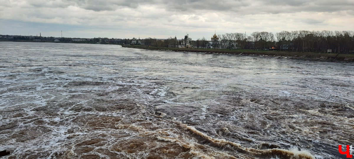 Не так давно журналист «Ключ-Медиа» побывала в Мышкине и Ростове Великом. А по дороге между городами успела заглянуть в Углич. Что там можно посмотреть всего за час? И стоило ли тратить время?