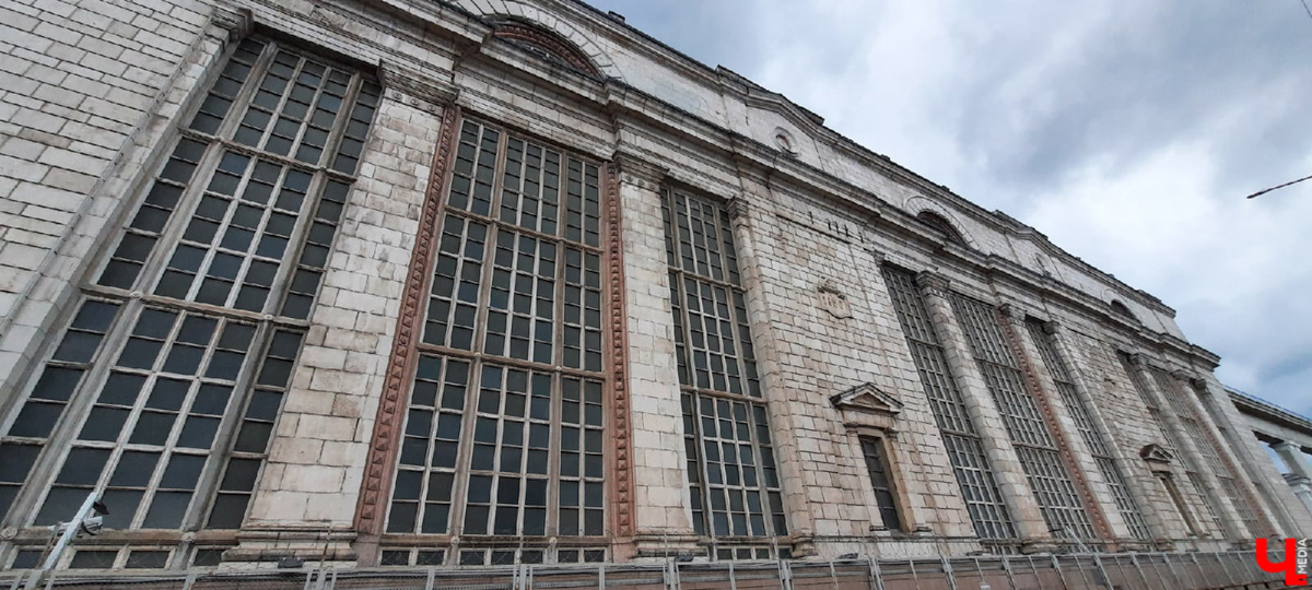 Не так давно журналист «Ключ-Медиа» побывала в Мышкине и Ростове Великом. А по дороге между городами успела заглянуть в Углич. Что там можно посмотреть всего за час? И стоило ли тратить время?