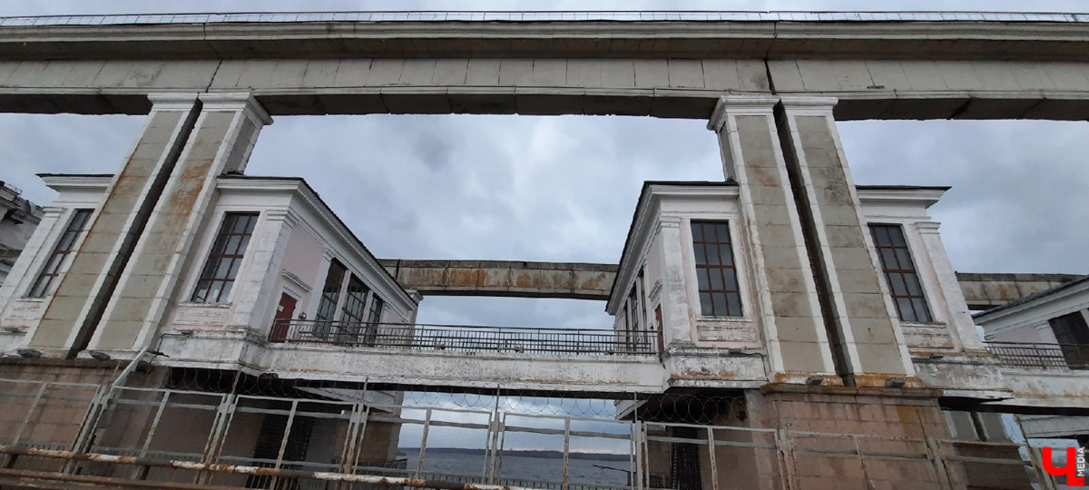 Не так давно журналист «Ключ-Медиа» побывала в Мышкине и Ростове Великом. А по дороге между городами успела заглянуть в Углич. Что там можно посмотреть всего за час? И стоило ли тратить время?