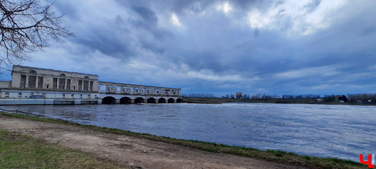 Не так давно журналист «Ключ-Медиа» побывала в Мышкине и Ростове Великом. А по дороге между городами успела заглянуть в Углич. Что там можно посмотреть всего за час? И стоило ли тратить время?