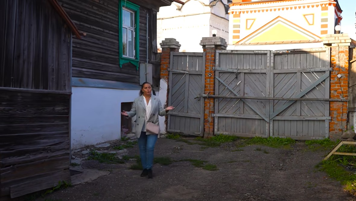 Автор блога «Ян Буян — Путешествия» не только огурцы в Суздале ела, но и впечатлялась местными легендами.