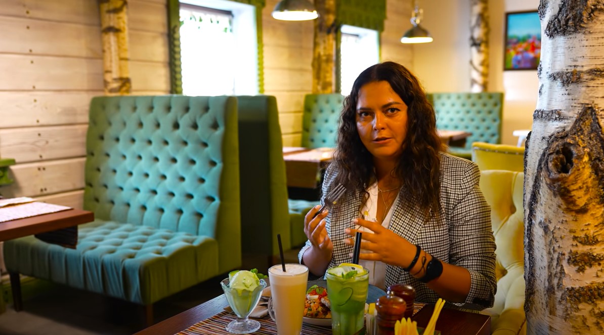 Автор блога «Ян Буян — Путешествия» не только огурцы в Суздале ела, но и впечатлялась местными легендами.