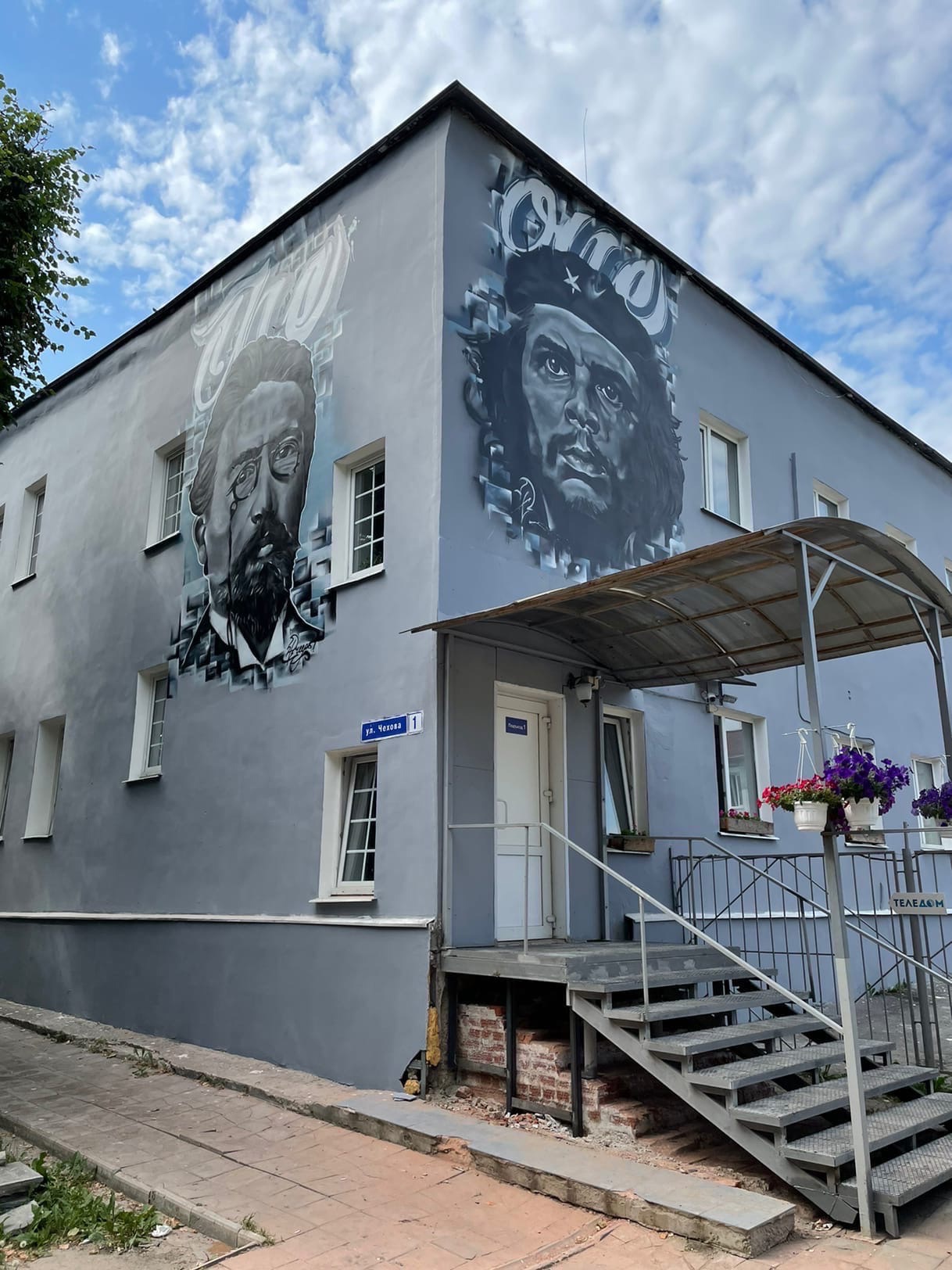 Сразу 5 новых граффити появились во Владимире. Какие мотивы были у их авторов и по какому адресу теперь искать настенную живопись?