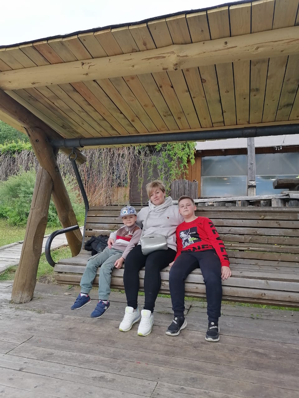 Семья Татьяны Лукьяненко больше 15 лет подряд покупала лотерейные билеты, и, наконец, выиграла загородный дом. Правда, приз получила деньгами. Почему?