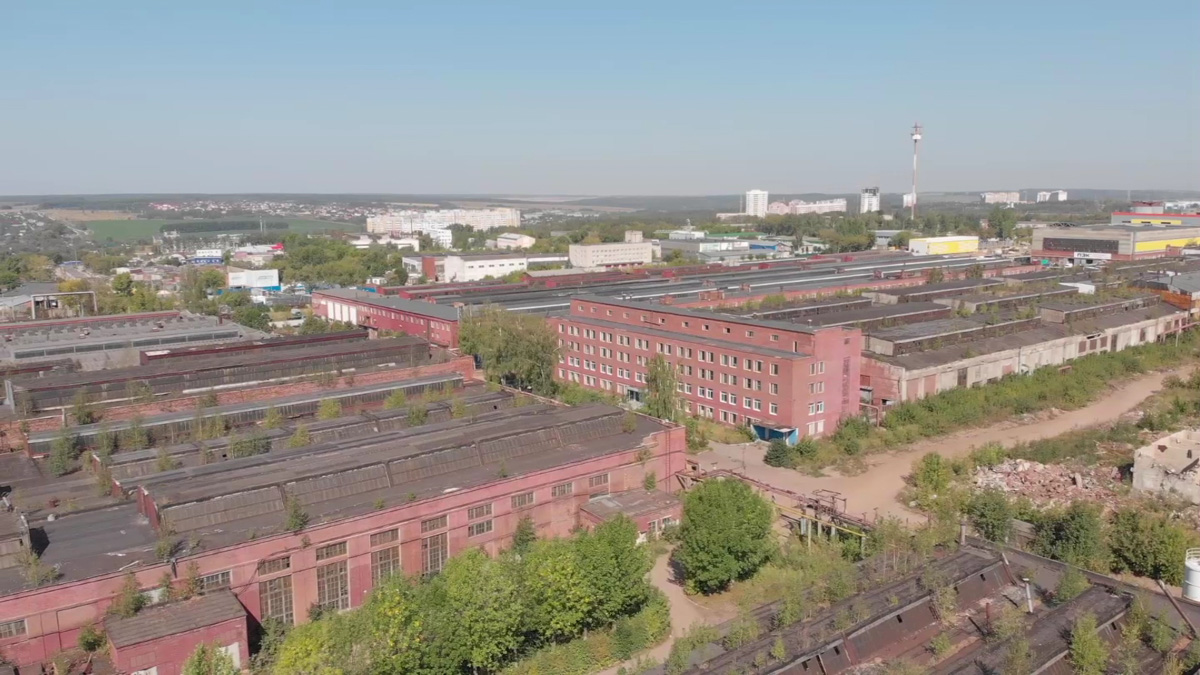 Фильм про ВТЗ появится в сети не сразу, поэтому перед релизом на широкую аудиторию «Ключ-Медиа» пообщался с одним из его авторов о развале некогда крупнейшего предприятия области и о том, почему локально-документальное нужно создавать.