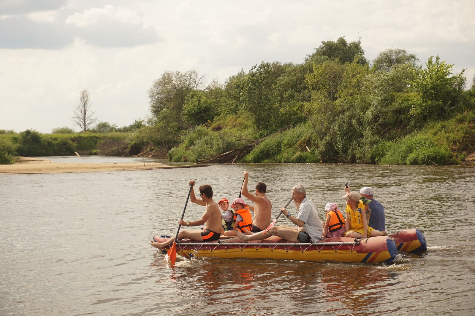 Июнь перевыполнил план по жаре. Надеемся, и июль будет достаточно летним. А потому делимся советами: где можно искупаться?
