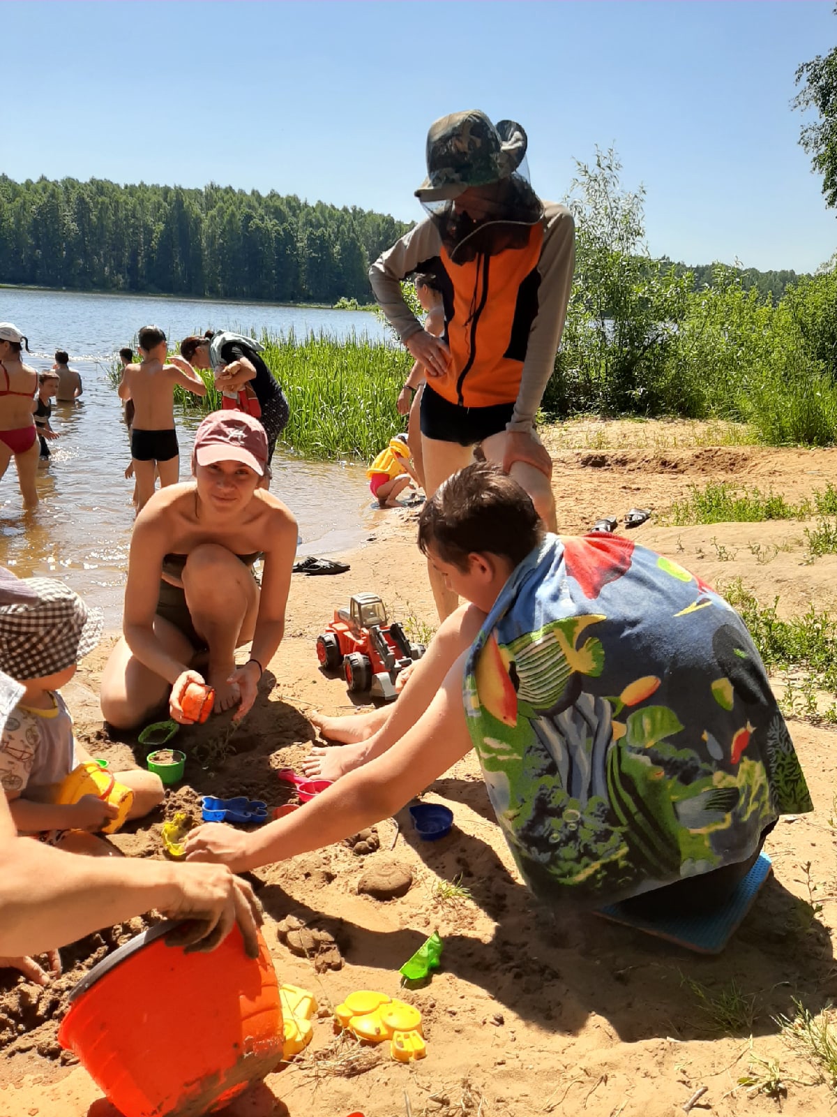 Июнь перевыполнил план по жаре. Надеемся, и июль будет достаточно летним. А потому делимся советами: где можно искупаться?