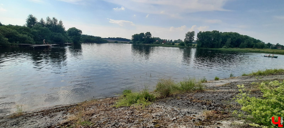 Июнь перевыполнил план по жаре. Надеемся, и июль будет достаточно летним. А потому делимся советами: где можно искупаться?