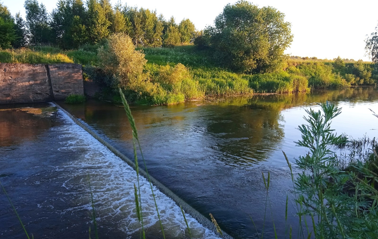 Июнь перевыполнил план по жаре. Надеемся, и июль будет достаточно летним. А потому делимся советами: где можно искупаться?