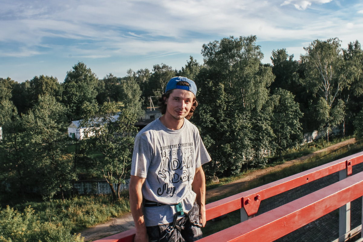 Александровская команда экстремалов Quantum Bro продвигает в маленьком городе зрелищные виды спорта и организует под них площадки на собственном энтузиазме. Чем живет комьюнити и где найти локации для активного отдыха в Александрове?