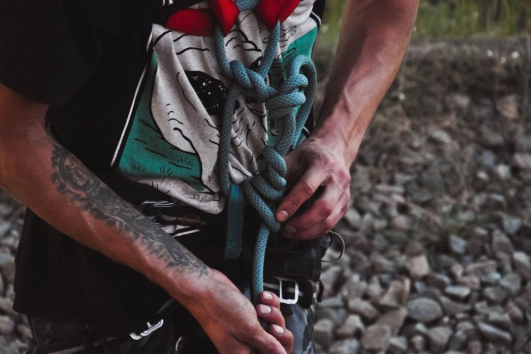 Александровская команда экстремалов Quantum Bro продвигает в маленьком городе зрелищные виды спорта и организует под них площадки на собственном энтузиазме. Чем живет комьюнити и где найти локации для активного отдыха в Александрове?