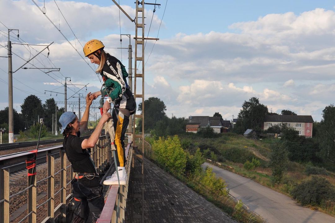 Александровская команда экстремалов Quantum Bro продвигает в маленьком городе зрелищные виды спорта и организует под них площадки на собственном энтузиазме. Чем живет комьюнити и где найти локации для активного отдыха в Александрове?