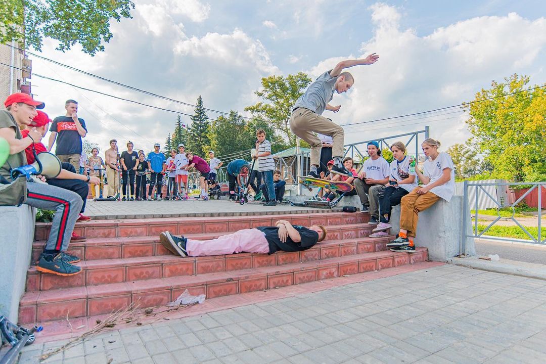 Александровская команда экстремалов Quantum Bro продвигает в маленьком городе зрелищные виды спорта и организует под них площадки на собственном энтузиазме. Чем живет комьюнити и где найти локации для активного отдыха в Александрове?