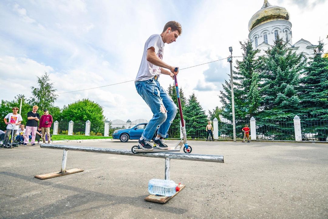 Александровская команда экстремалов Quantum Bro продвигает в маленьком городе зрелищные виды спорта и организует под них площадки на собственном энтузиазме. Чем живет комьюнити и где найти локации для активного отдыха в Александрове?
