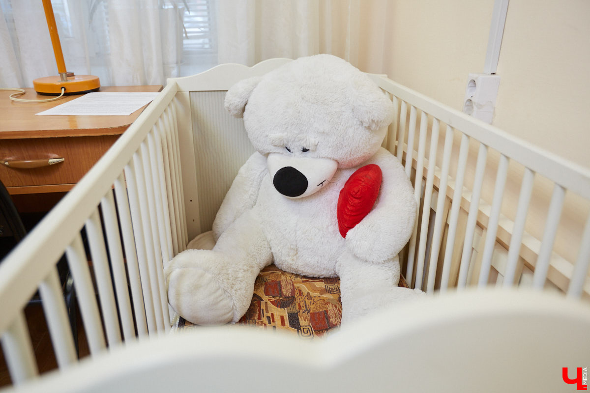 Во Владимире есть место, куда обращаются за психологической, юридической, социальной поддержкой те, кто остался без крова над головой, получил травму после развода, либо же стал жертвой морального давления или абьюза в семье. Сотрудницы отделения помощи женщинам рассказали «Ключ-Медиа» несколько подобных историй и раскрыли принцип работы стационара.