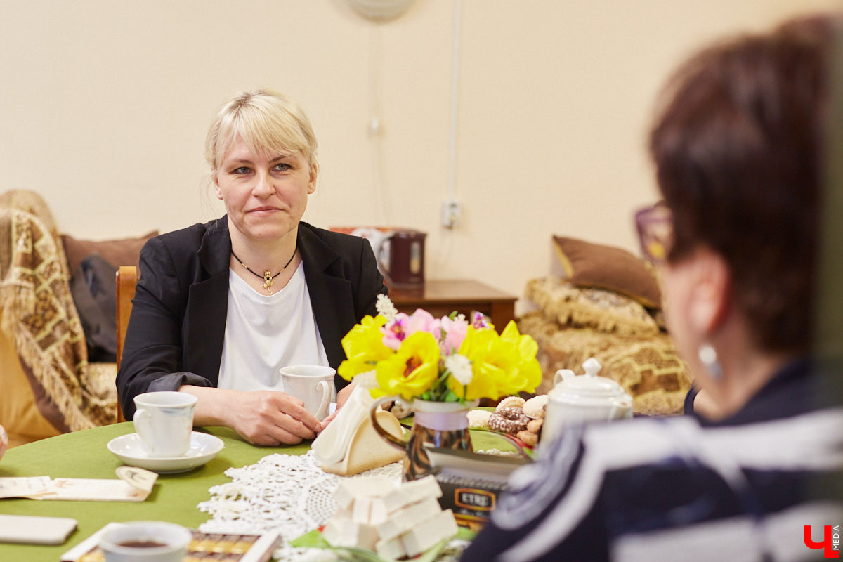 Во Владимире есть место, куда обращаются за психологической, юридической, социальной поддержкой те, кто остался без крова над головой, получил травму после развода, либо же стал жертвой морального давления или абьюза в семье. Сотрудницы отделения помощи женщинам рассказали «Ключ-Медиа» несколько подобных историй и раскрыли принцип работы стационара.