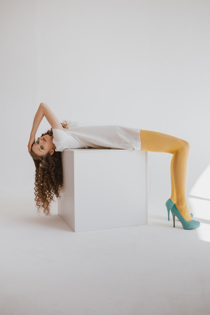 Новый номер известного французского глянцевого журнала Teen MALVIE стоит пролистать и владимирцам. На страницах издания - проект местных девушек. Поработали над ним фотограф Дарья Липатова и модель Мария Леонова.