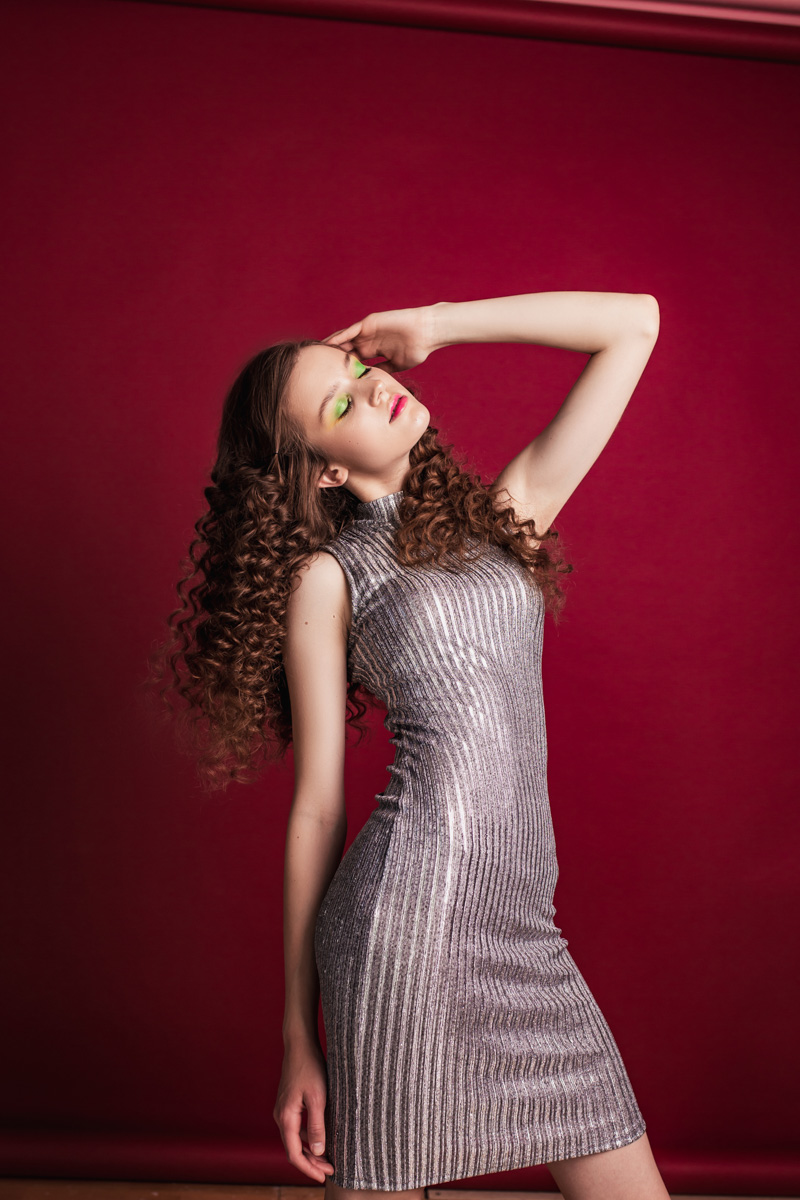 Новый номер известного французского глянцевого журнала Teen MALVIE стоит пролистать и владимирцам. На страницах издания - проект местных девушек. Поработали над ним фотограф Дарья Липатова и модель Мария Леонова.