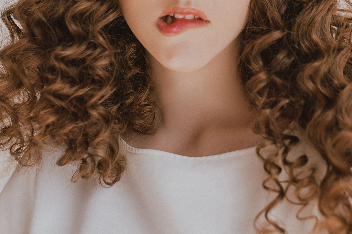 Новый номер известного французского глянцевого журнала Teen MALVIE стоит пролистать и владимирцам. На страницах издания - проект местных девушек. Поработали над ним фотограф Дарья Липатова и модель Мария Леонова.