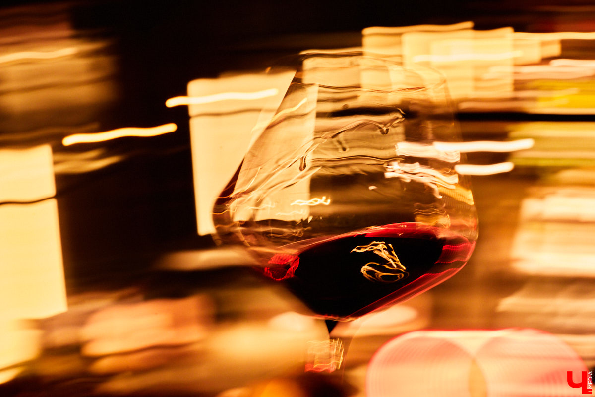 Готовимся культурно потреблять с «Рынком на Студеной»! Любителям напитков из винограда сообщаем, что в эту субботу стартует фестиваль «Riesling Weeks». Узнаем, как стать сомелье за один день и уйти домой с подарком.