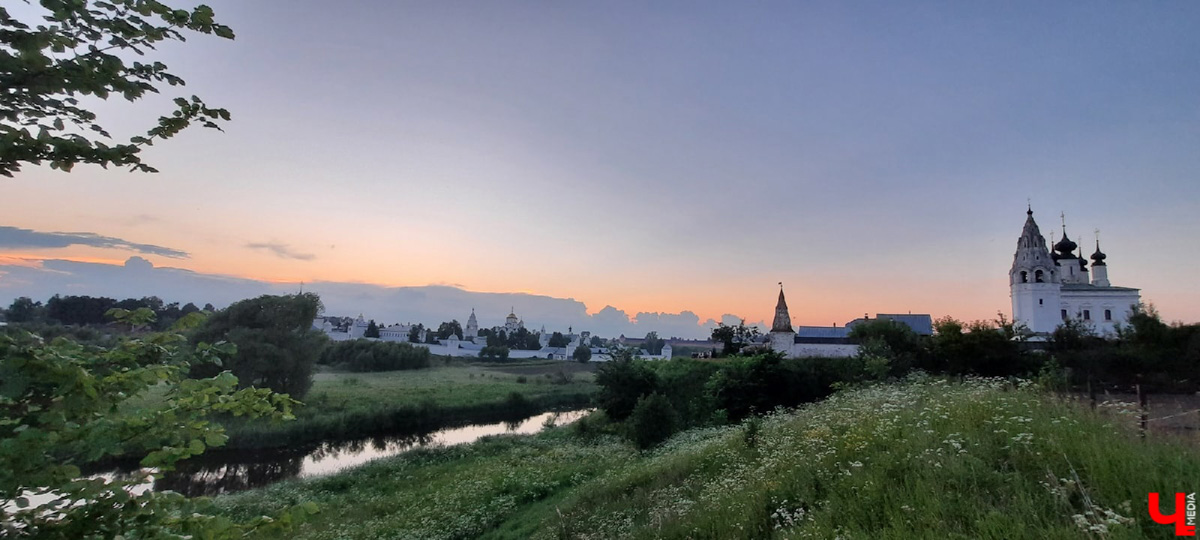 В Суздале за великолепным пейзажем далеко ходить не надо. Но все же порой гостю древнего города нелегко сориентироваться. Поэтому мы составили фотогид для большой прогулки.