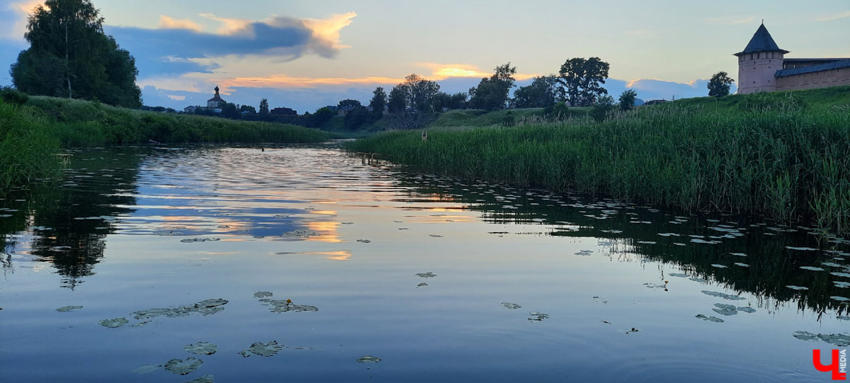 В Суздале за великолепным пейзажем далеко ходить не надо. Но все же порой гостю древнего города нелегко сориентироваться. Поэтому мы составили фотогид для большой прогулки.