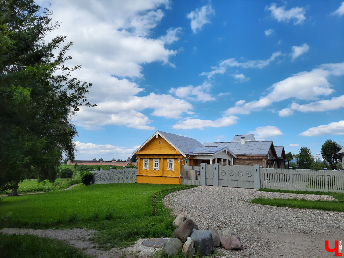 В Суздале за великолепным пейзажем далеко ходить не надо. Но все же порой гостю древнего города нелегко сориентироваться. Поэтому мы составили фотогид для большой прогулки.