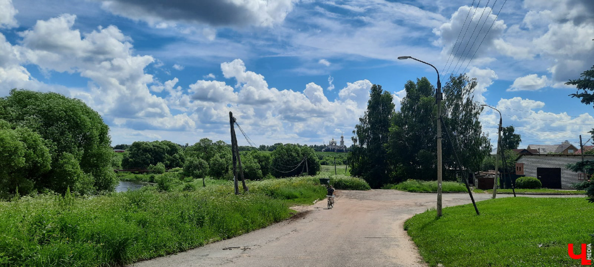 В Суздале за великолепным пейзажем далеко ходить не надо. Но все же порой гостю древнего города нелегко сориентироваться. Поэтому мы составили фотогид для большой прогулки.