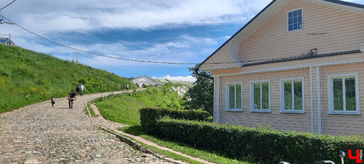 В Суздале за великолепным пейзажем далеко ходить не надо. Но все же порой гостю древнего города нелегко сориентироваться. Поэтому мы составили фотогид для большой прогулки.
