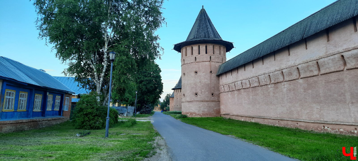В Суздале за великолепным пейзажем далеко ходить не надо. Но все же порой гостю древнего города нелегко сориентироваться. Поэтому мы составили фотогид для большой прогулки.