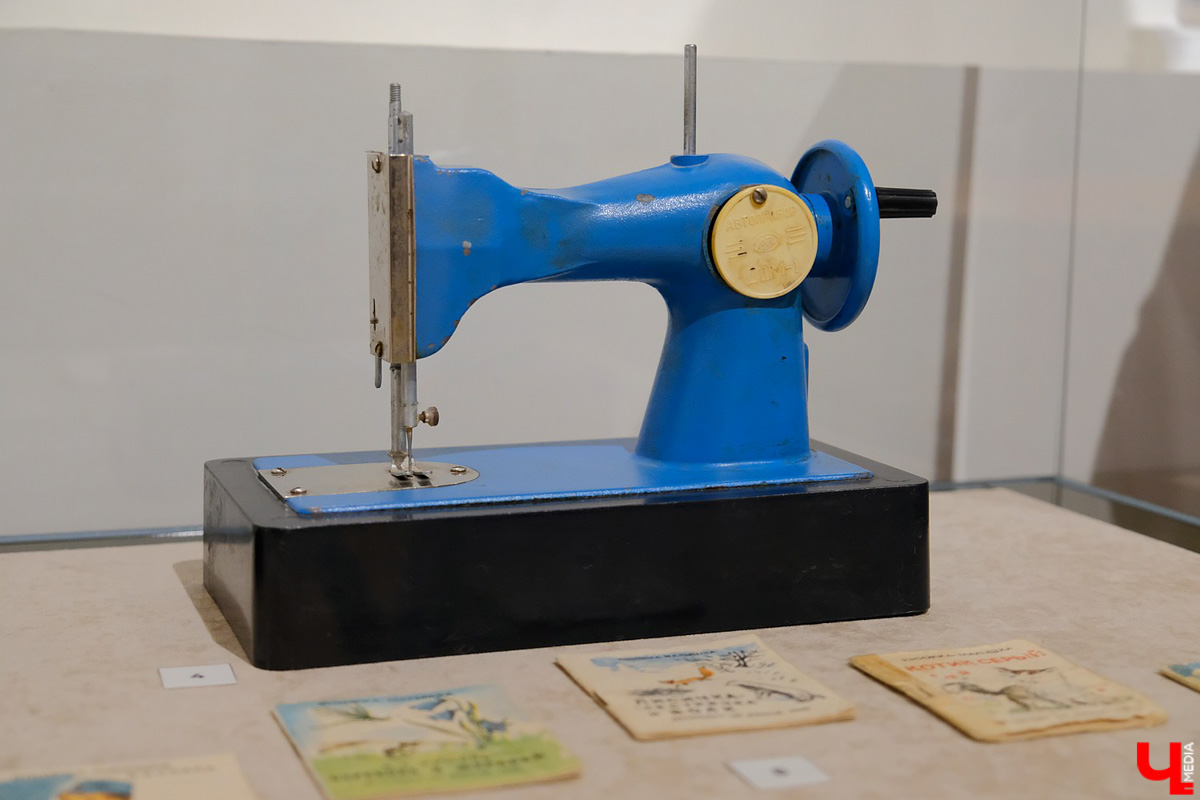 Побывали вчера на открытии новой экспозиции в МЦ «Палаты», где представлены уникальные предметы быта советских детей. Выставка охватывает период с 1930 по 1980 годы и вызывает неподдельное чувство ностальгии.