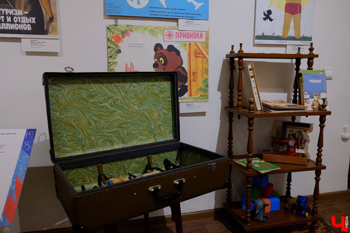 Побывали вчера на открытии новой экспозиции в МЦ «Палаты», где представлены уникальные предметы быта советских детей. Выставка охватывает период с 1930 по 1980 годы и вызывает неподдельное чувство ностальгии.