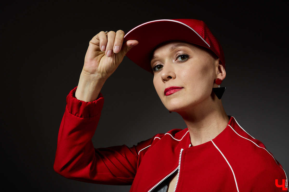 Как не растерять жизнелюбие, узнав о страшном диагнозе? Перебираем гардероб ZUMBA-инструктора Люси Пашковской, заряжаясь смелостью и женственностью.