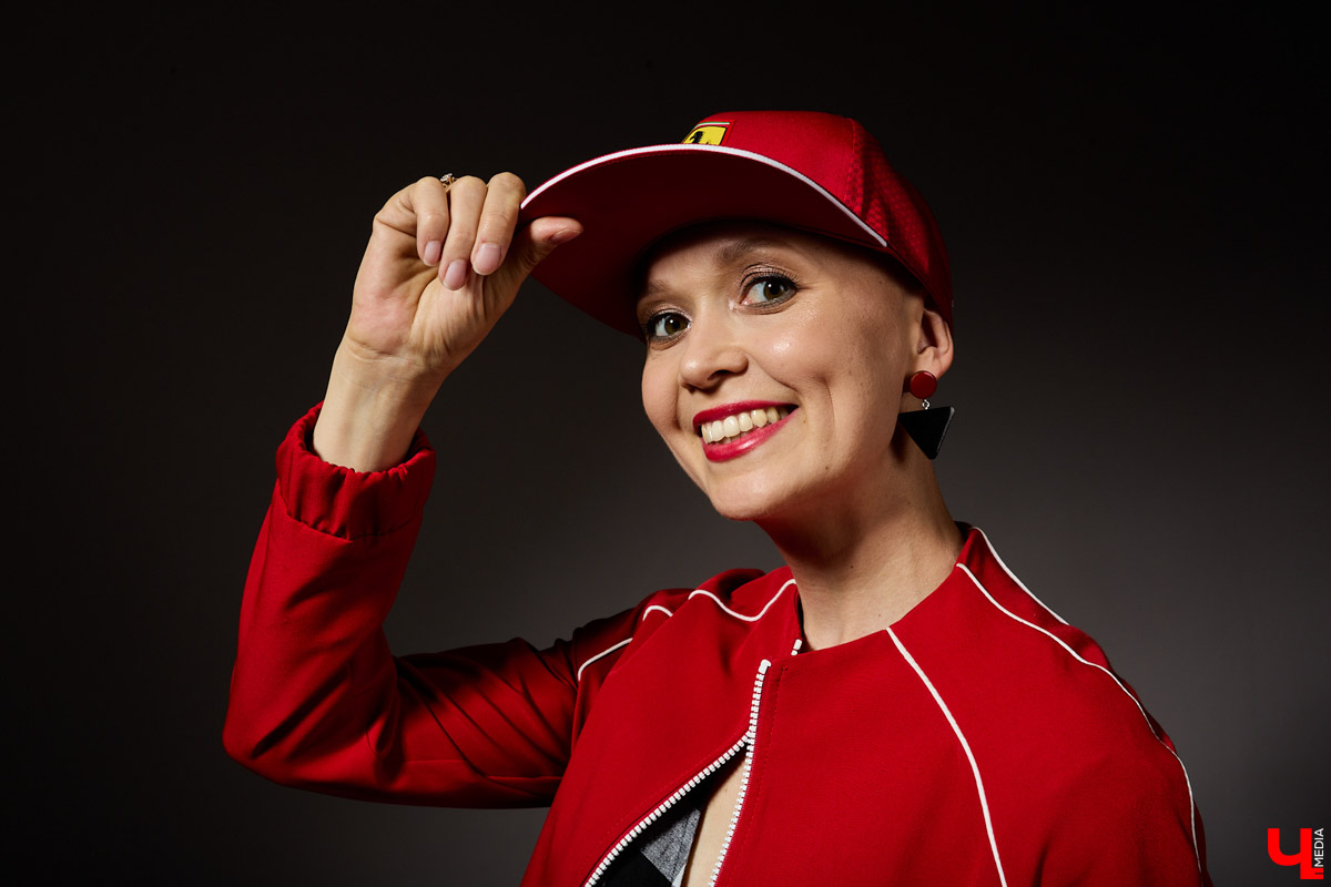 Как не растерять жизнелюбие, узнав о страшном диагнозе? Перебираем гардероб ZUMBA-инструктора Люси Пашковской, заряжаясь смелостью и женственностью.