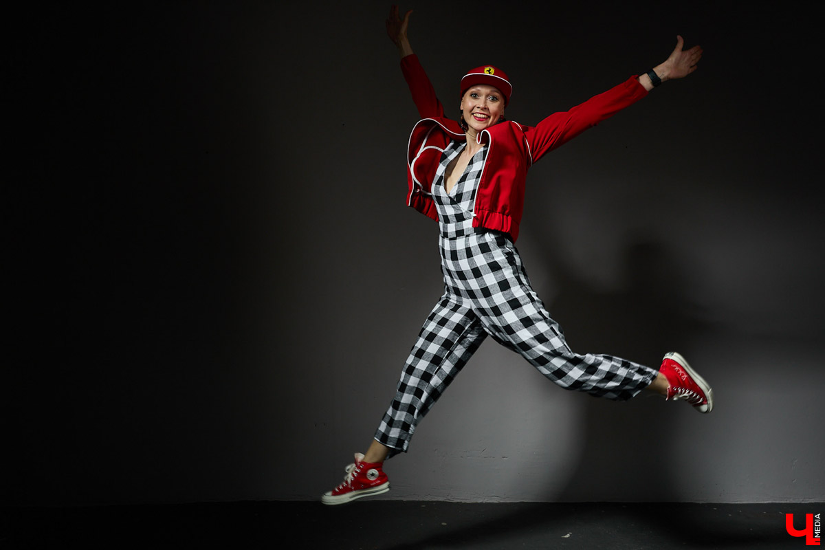 Как не растерять жизнелюбие, узнав о страшном диагнозе? Перебираем гардероб ZUMBA-инструктора Люси Пашковской, заряжаясь смелостью и женственностью.