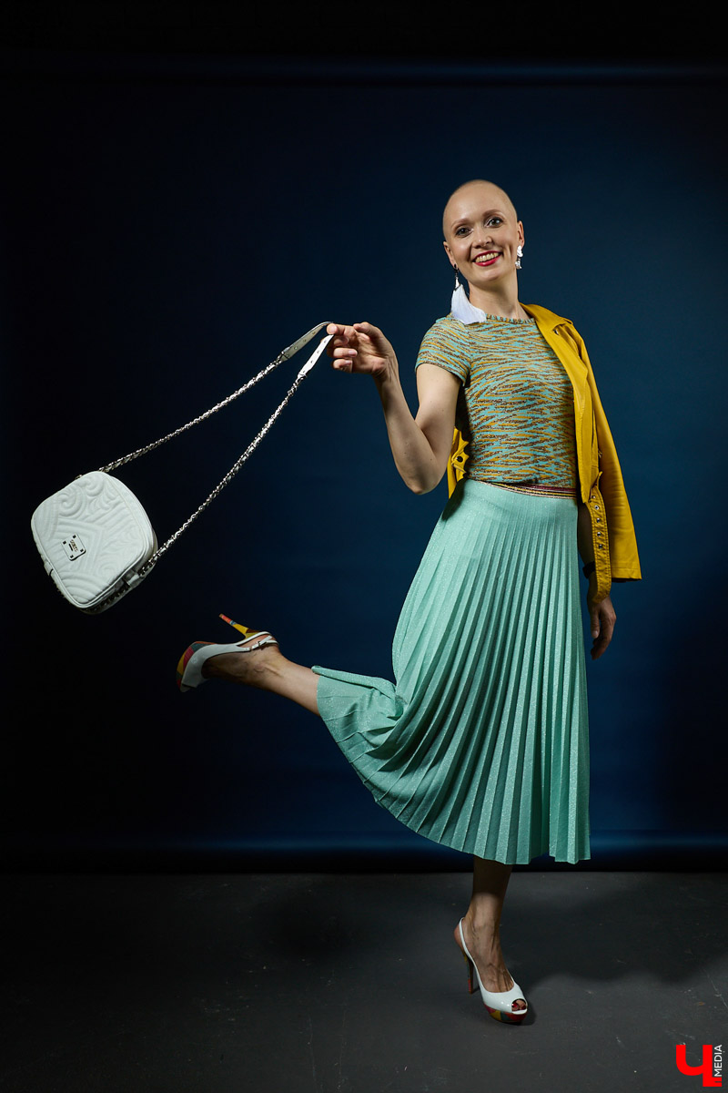 Как не растерять жизнелюбие, узнав о страшном диагнозе? Перебираем гардероб ZUMBA-инструктора Люси Пашковской, заряжаясь смелостью и женственностью.