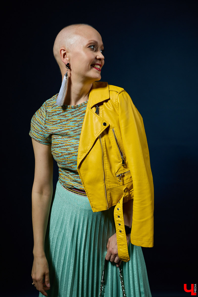 Как не растерять жизнелюбие, узнав о страшном диагнозе? Перебираем гардероб ZUMBA-инструктора Люси Пашковской, заряжаясь смелостью и женственностью.