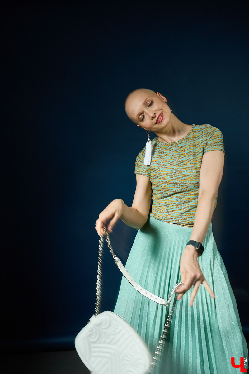 Как не растерять жизнелюбие, узнав о страшном диагнозе? Перебираем гардероб ZUMBA-инструктора Люси Пашковской, заряжаясь смелостью и женственностью.